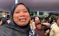 Warga Berbondong Antre Halalbihalal di Istana: Mau Ketemu Prabowo-Dapat Sembako