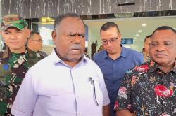 Gubernur Papua Barat Daya Elisa Kambu Berduka 2 Prajurit Marinir Gugur di Maybrat