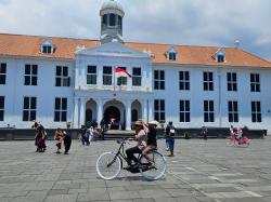 Libur Lebaran di Kota Tua Jakarta, Naik Sepeda Ontel hingga Pertunjukan Musik Keroncong