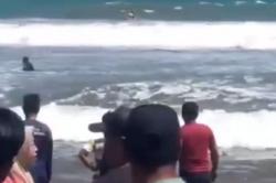 Tragis! 2 Wisatawan Terseret Ombak di Pantai Karangnaya Sukabumi, 1 Orang Tewas<