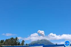 Gunung Ibu Erupsi Hari Ini , Semburkan Abu Vulkanis Setinggi 500 Meter<