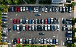 Unik, Pria Ini Punya Hobi Parkir di Semua Slot Parkiran Supermarket Selama Hampir 2 Tahun