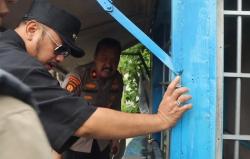 Wali Kota Tegal Dedy Yon Bongkar Warung Aceh Diduga Jual Obat Terlarang<