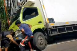 Kecelakaan Maut Mobil Boks Tabrak Pejalan Kaki dan Jukir di Jalur Nagreg, 1 Tewas<