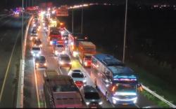Puncak Arus Balik Lebaran, Ribuan Kendaraan Terjebak Macet 10 Km di Tol Pejagan