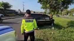 Kecelakaan Mobil Travel di Akses Suramadu Bangkalan, 7 Orang Tergeletak