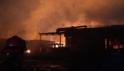 Kebakaran Landa Stasiun Pengisian Gas Elpiji Cimuning Bekasi, Api Masih Berkobar