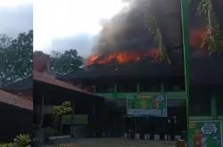 Kebakaran di Samarinda, 8 Ruang Kelas SMPN 2 Hangus Dilalap Api<