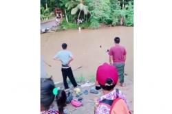 Jembatan Gantung Putus di Sukabumi, 4 Warga Jatuh ke Sungai