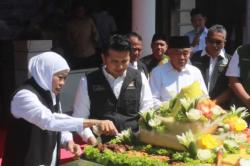 Pemprov Jatim Tetapkan WFH ASN Setiap Rabu, Hemat BBM 108.000 Liter per Bulan<