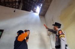 Mencekam! Balon Udara Liar Meledak di Atas Rumah Warga Tulungagung, Atap Hancur<