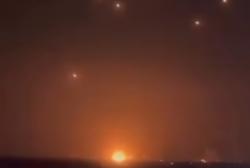 Iran Gempur Israel Habis-habisan, Pabrik hingga Apartemen di Beberapa Kota Terbakar