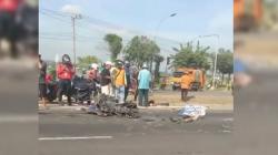 Kecelakaan di Ring Road Tuban, Pemotor Tertabrak Truk Tronton <