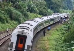 Jalur Tengah Lumpuh Imbas KA Bangunkarta Anjlok di Bumiayu Brebes, KAI Minta Maaf