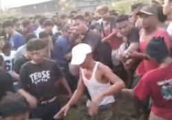 Pelaku Jambret di Karawang Kritis Diamuk Massa usai Sembunyi 3 Jam dalam Empang