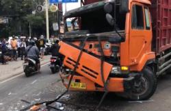 Kecelakaan Beruntun 4 Kendaraan di Mojokerto, 5 Orang Luka-Luka<