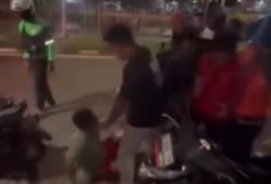 Viral Pemotor Baku Hantam dengan Sopir Angkot di Jaktim, Dipicu Teguran