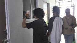 Wanita Muda dan Bayinya Ditemukan Tewas di Kamar Kos, Diduga Melahirkan Tanpa Bantuan Medis<