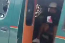 Mencekam! Aksi Begal Bersajam dalam Angkot di Medan, 2 Penumpang Perempuan Nekat Lompat