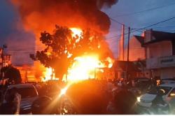 Kebakaran Dahsyat di Gunungsitoli, Lebih dari 20 Ruko Ludes Dilalap Api<