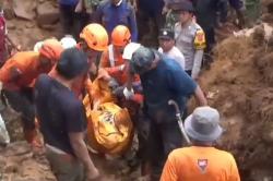 Korban Longsor di Sumedang Ditemukan Tewas Dalam Kamar, Evakuasi Dramatis<