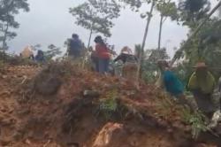 Tebing 50 Meter di Cilacap Longsor, Akses 2 Kecamatan Putus Total hingga Listrik Padam<