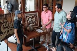 Karya Seni Lukis dari Limbah Kulit Telur