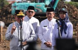 Pramono Targetkan Pengerukan Banjir Kanal Barat Rampung 1 Tahun, Kurangi Risiko Banjir