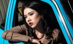 Debut Josally Lewat Bersama Bulan, Kisah Perpisahan Dibalut Nuansa 80-an