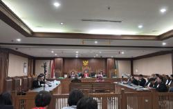 2 Terdakwa Korupsi LNG Dituntut 6,5 dan 5,5 Tahun Penjara