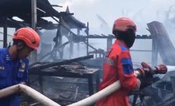 Tabung Gas Bocor, 5 Warung Makan di Bergas Semarang Ludes Terbakar<