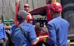 Kecelakaan 2 Truk Adu Banteng di Magelang, Sopir Terjepit Kabin <