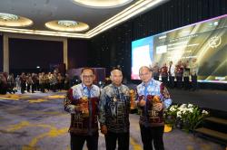 Bupati Kotabaru Muhammad Rusli Terima Penghargaan sebagai TOP Pembina BUMD 2026<