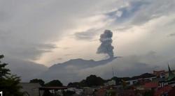 Gunung Marapi Meletus Hari Ini, Semburkan Abu Vulkanik 1.600 Meter<