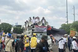 Roy Suryo Cs Demo di DPR, Tuntut Jokowi Tunjukkan Ijazah ke Publik