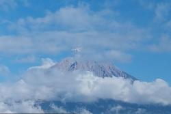 Gunung Semeru 7 Kali Muntahkan Awan Panas Sabtu Pagi<