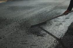 Kurangi Impor, Menteri PU Buat Aturan Wajib Pakai Aspal Buton untuk Konstruksi