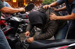 Kepergok Curi Motor di Parkiran Restoran, Maling di Bogor Diamuk Warga