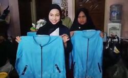 Menyentuh! Ibu di Bandung Berangkat Haji Bersama Anak dari Hasil Jualan Siomay<