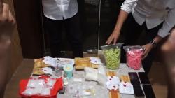 Sabu 1 Kg Disamarkan dalam Kemasan Camilan, 3 Kurir Ditangkap di Halte Bus Makassar<