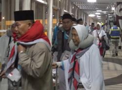 Diiringi Lantunan Azan, Kloter Pertama Calon Haji Sumut Dilepas ke Tanah Suci<