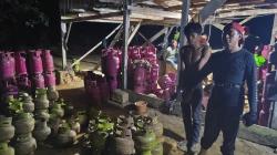 Polisi Buru Pemilik Gudang Pengoplos Gas Subsidi di Muaro Jambi<