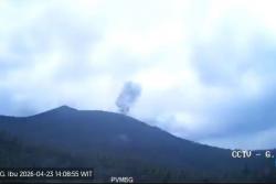 Gunung Ibu Meletus, Ketinggian Kolom Abu Capai 600 Meter<