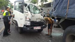 Sopir Ngantuk, 2 Truk Tabrakan di Bojonegoro<