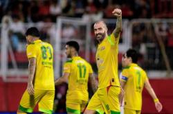 Hasil Super League: Persebaya Permalukan Malut United di Ternate, Gol Dianulir VAR Jadi Sorotan