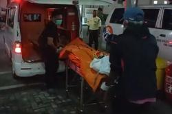 Sadis! Wanita Muda Tewas Dibacok di Bangkalan, Celurit Ditemukan di TKP<