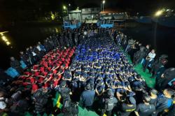 Penampakan Ratusan Napi Risiko Tinggi Dipindahkan ke Nusakambangan