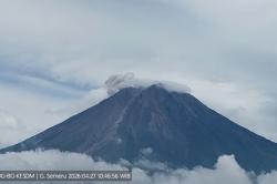 Gunung Semeru Meletus Siang Ini, Kolom Abu Capai 500 Meter ke Langit<
