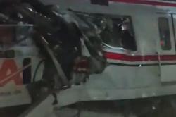 Detik-Detik Mencekam KA Argo Bromo Tabrak KRL di Stasiun Bekasi Timur, Penumpang Histeris!<