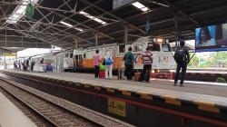 Dampak Tabrakan Kereta Api di Bekasi Timur, 27 Perjalanan KA Daop 3 Cirebon Dibatalkan<